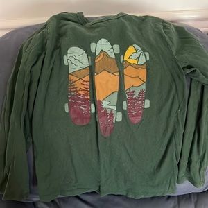 Gap boys M long sleeve skateboard mountain shirt
